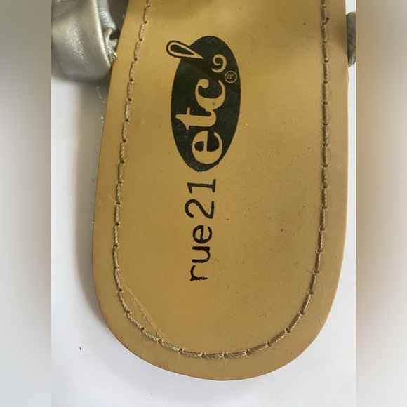 Rue21 Etc! Silver Sparkling Flip Flops - Picture 2 of 4